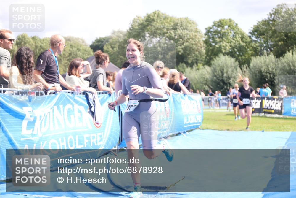 25.08.2024 - Elbe Triathlon Hamburg H.Heesch http://msf.ph/oto/6878928 25.08.2024 12:12:36 Ziel 1528, 1636, 1679 meine-sportfotos.de