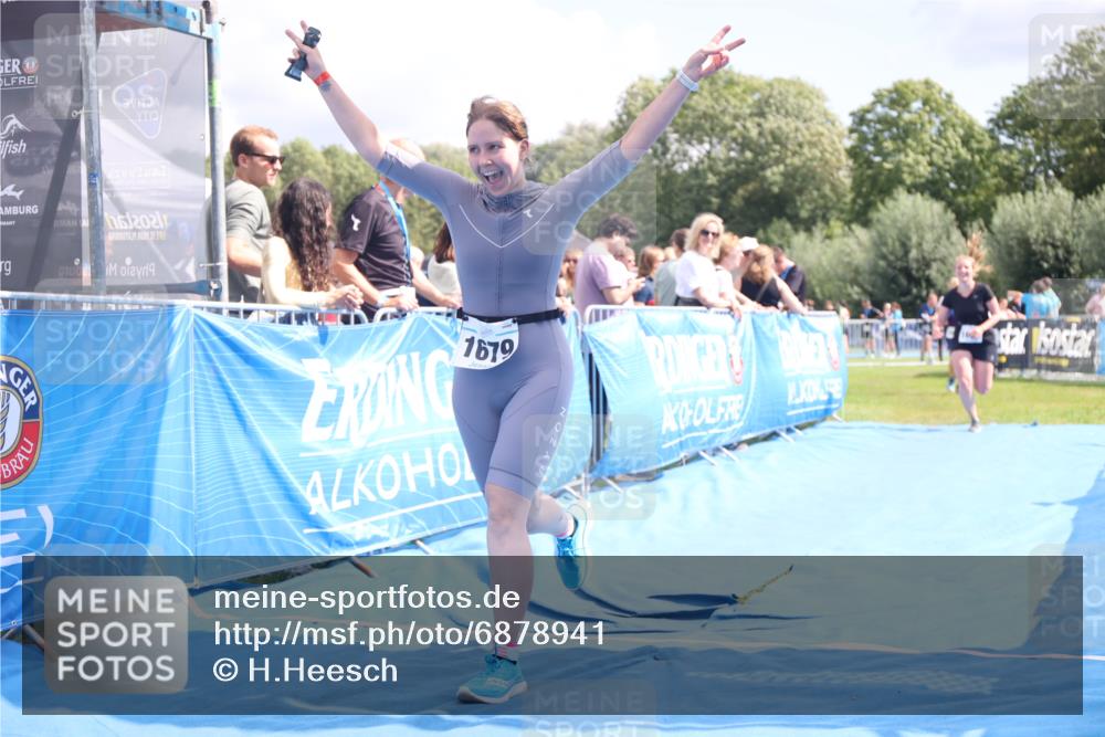 25.08.2024 - Elbe Triathlon Hamburg H.Heesch http://msf.ph/oto/6878941 25.08.2024 12:12:36 Ziel 1528, 1636, 1679 meine-sportfotos.de