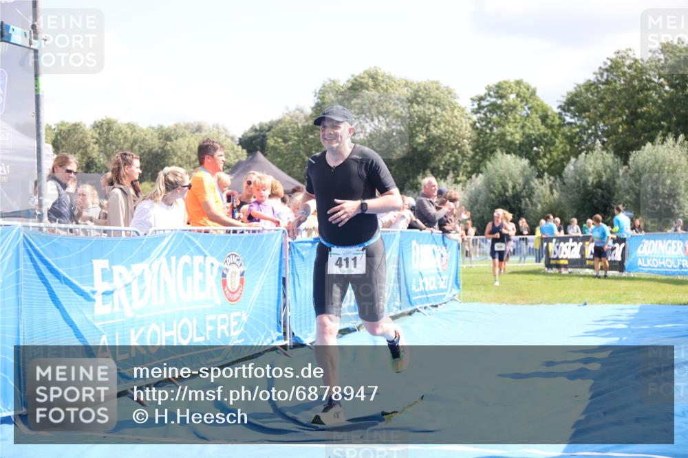 25.08.2024 - Elbe Triathlon Hamburg H.Heesch http://msf.ph/oto/6878947 25.08.2024 11:50:06 Ziel 411, 509, 785, 1672 meine-sportfotos.de