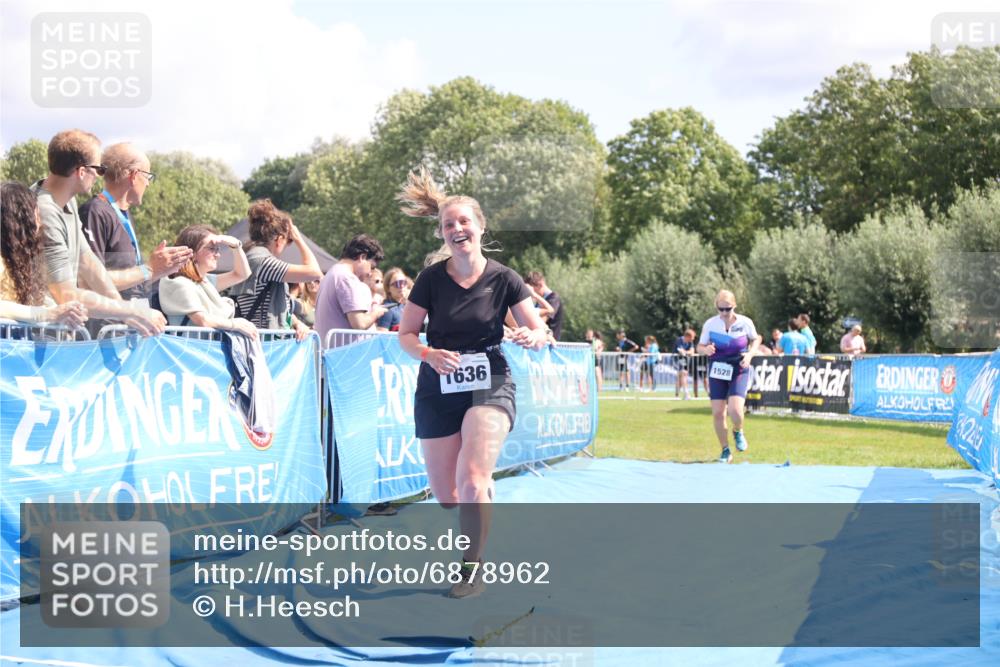25.08.2024 - Elbe Triathlon Hamburg H.Heesch http://msf.ph/oto/6878962 25.08.2024 12:12:39 Ziel 1528, 1636, 1679 meine-sportfotos.de
