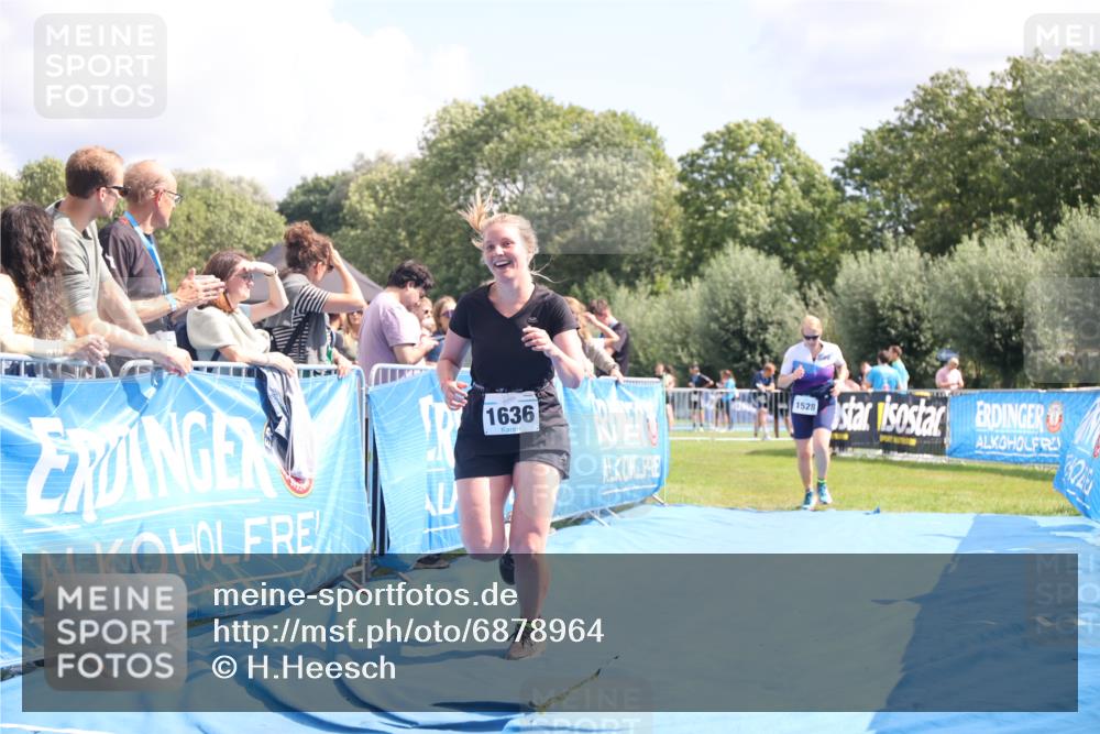 25.08.2024 - Elbe Triathlon Hamburg H.Heesch http://msf.ph/oto/6878964 25.08.2024 12:12:39 Ziel 1528, 1636, 1679 meine-sportfotos.de