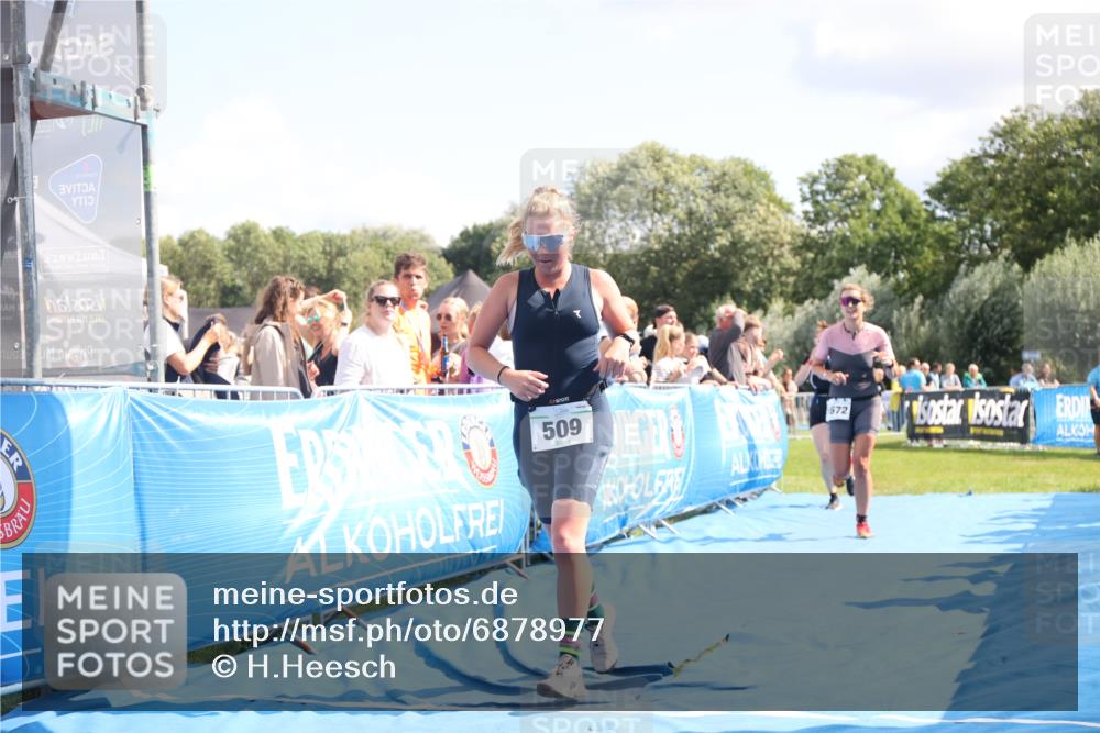 25.08.2024 - Elbe Triathlon Hamburg H.Heesch http://msf.ph/oto/6878977 25.08.2024 11:50:12 Ziel 411, 509, 1672 meine-sportfotos.de