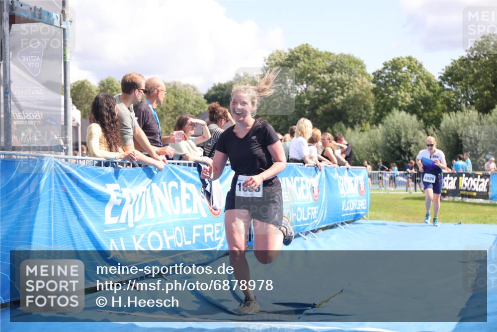 25.08.2024 - Elbe Triathlon Hamburg H.Heesch http://msf.ph/oto/6878978 25.08.2024 12:12:39 Ziel 1528, 1636, 1679 meine-sportfotos.de