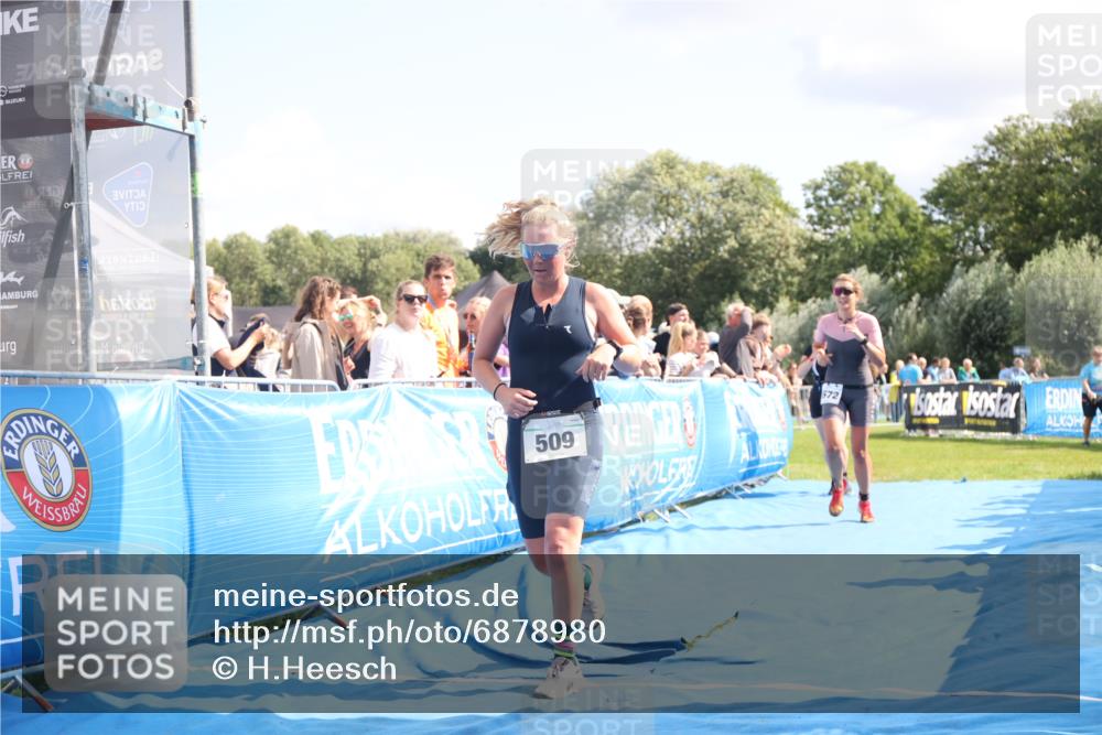 25.08.2024 - Elbe Triathlon Hamburg H.Heesch http://msf.ph/oto/6878980 25.08.2024 11:50:12 Ziel 411, 509, 1672 meine-sportfotos.de