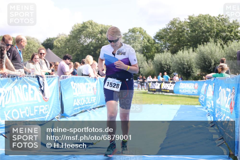 25.08.2024 - Elbe Triathlon Hamburg H.Heesch http://msf.ph/oto/6879001 25.08.2024 12:12:43 Ziel 1528, 1636, 1679 meine-sportfotos.de