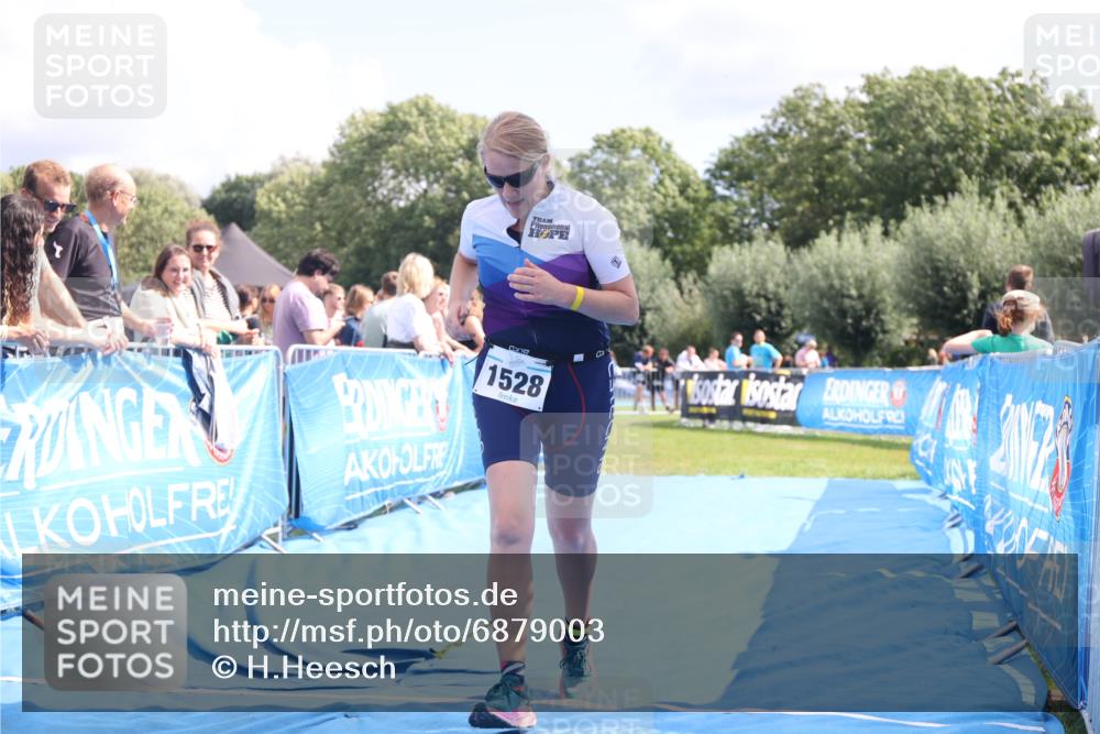 25.08.2024 - Elbe Triathlon Hamburg H.Heesch http://msf.ph/oto/6879003 25.08.2024 12:12:43 Ziel 1528, 1636, 1679 meine-sportfotos.de