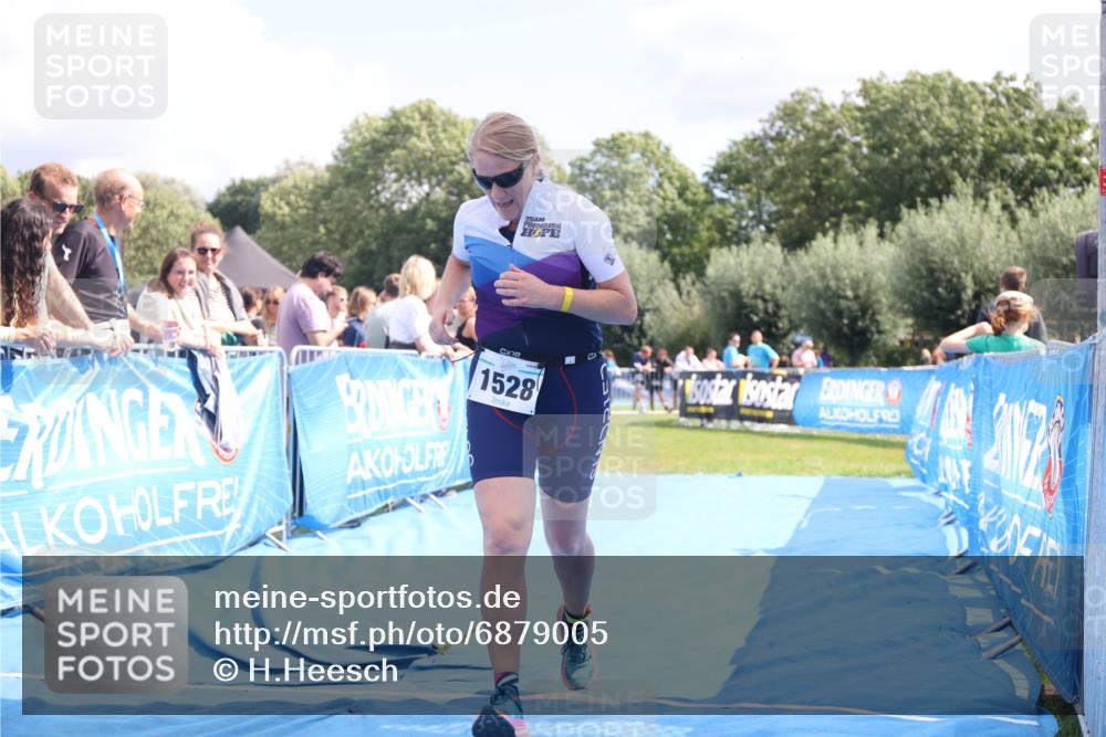 25.08.2024 - Elbe Triathlon Hamburg H.Heesch http://msf.ph/oto/6879005 25.08.2024 12:12:43 Ziel 1528, 1636, 1679 meine-sportfotos.de