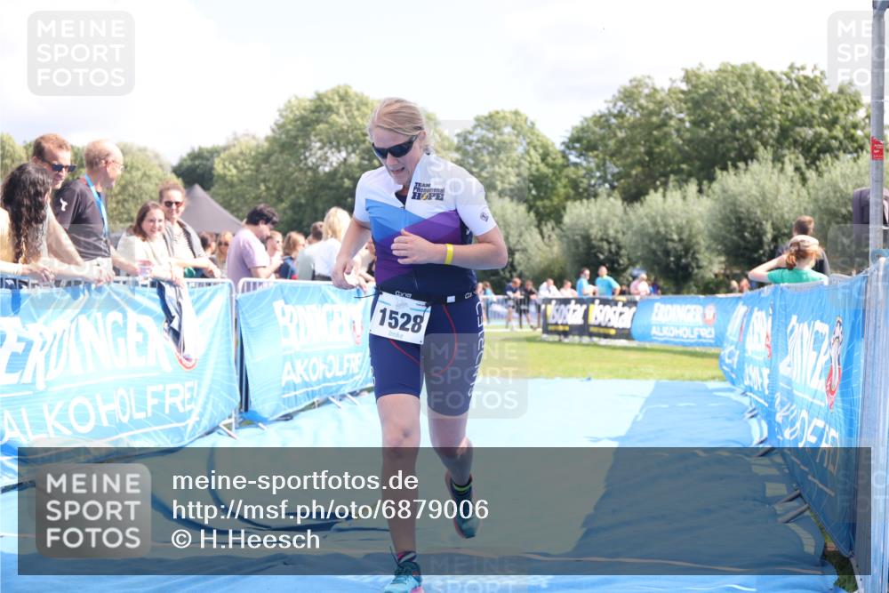 25.08.2024 - Elbe Triathlon Hamburg H.Heesch http://msf.ph/oto/6879006 25.08.2024 12:12:43 Ziel 1528, 1636, 1679 meine-sportfotos.de