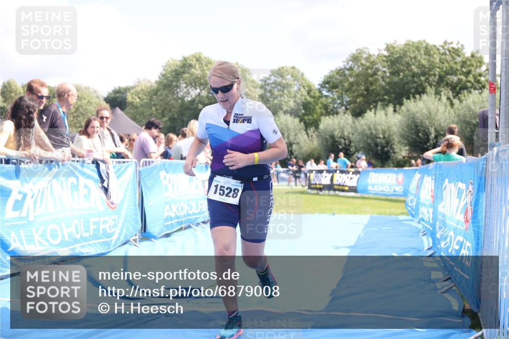 25.08.2024 - Elbe Triathlon Hamburg H.Heesch http://msf.ph/oto/6879008 25.08.2024 12:12:43 Ziel 1528, 1636, 1679 meine-sportfotos.de