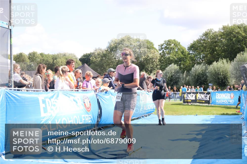 25.08.2024 - Elbe Triathlon Hamburg H.Heesch http://msf.ph/oto/6879009 25.08.2024 11:50:14 Ziel 411, 509, 1672 meine-sportfotos.de