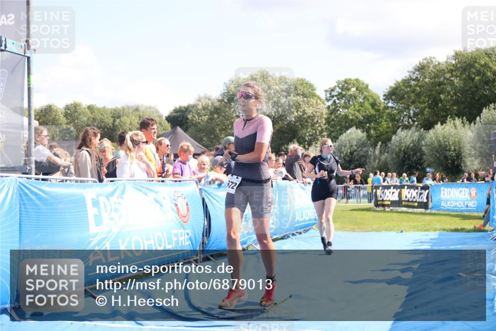 25.08.2024 - Elbe Triathlon Hamburg H.Heesch http://msf.ph/oto/6879013 25.08.2024 11:50:14 Ziel 411, 509, 1672 meine-sportfotos.de