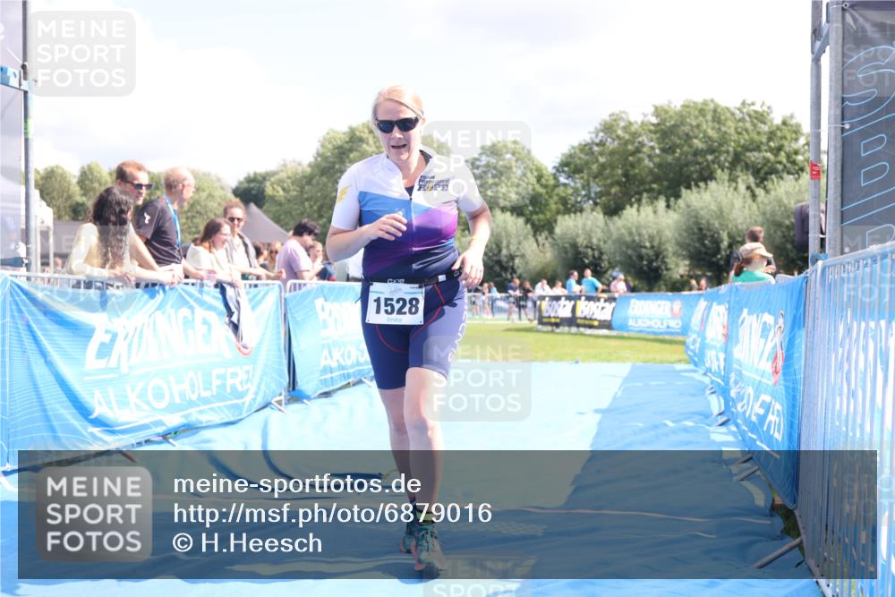 25.08.2024 - Elbe Triathlon Hamburg H.Heesch http://msf.ph/oto/6879016 25.08.2024 12:12:44 Ziel 1528, 1636 meine-sportfotos.de