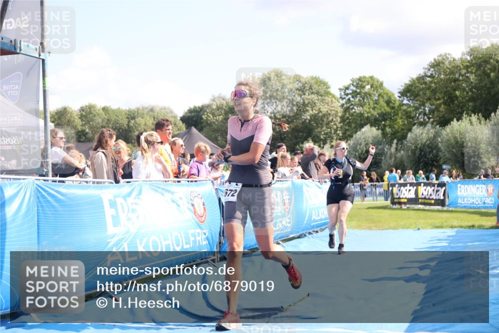 25.08.2024 - Elbe Triathlon Hamburg H.Heesch http://msf.ph/oto/6879019 25.08.2024 11:50:14 Ziel 411, 509, 1672 meine-sportfotos.de