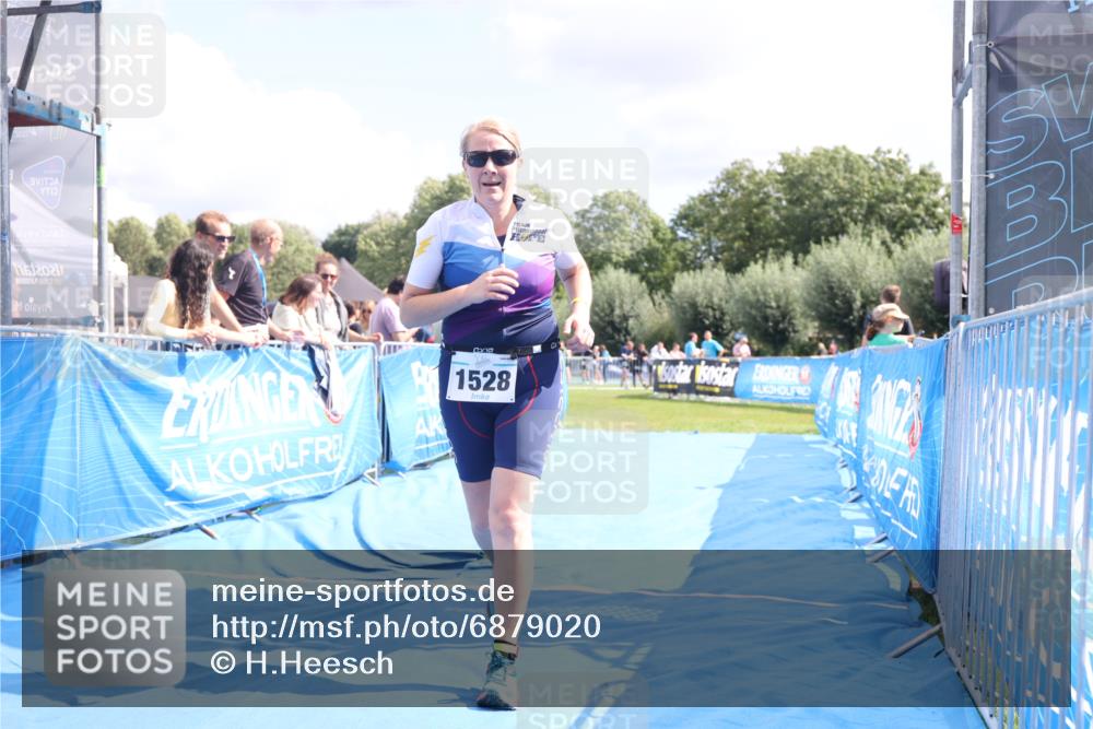 25.08.2024 - Elbe Triathlon Hamburg H.Heesch http://msf.ph/oto/6879020 25.08.2024 12:12:44 Ziel 1528, 1636 meine-sportfotos.de