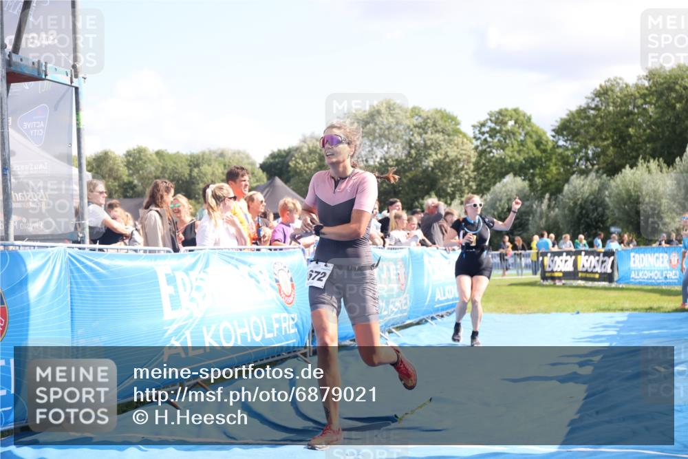 25.08.2024 - Elbe Triathlon Hamburg H.Heesch http://msf.ph/oto/6879021 25.08.2024 11:50:14 Ziel 411, 509, 1672 meine-sportfotos.de