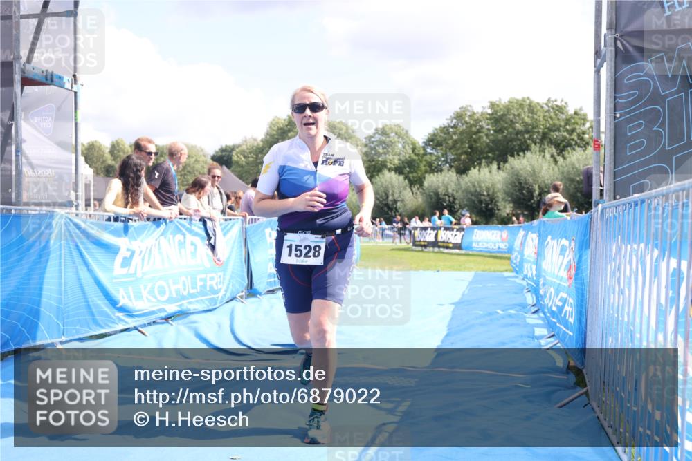 25.08.2024 - Elbe Triathlon Hamburg H.Heesch http://msf.ph/oto/6879022 25.08.2024 12:12:44 Ziel 1528, 1636 meine-sportfotos.de