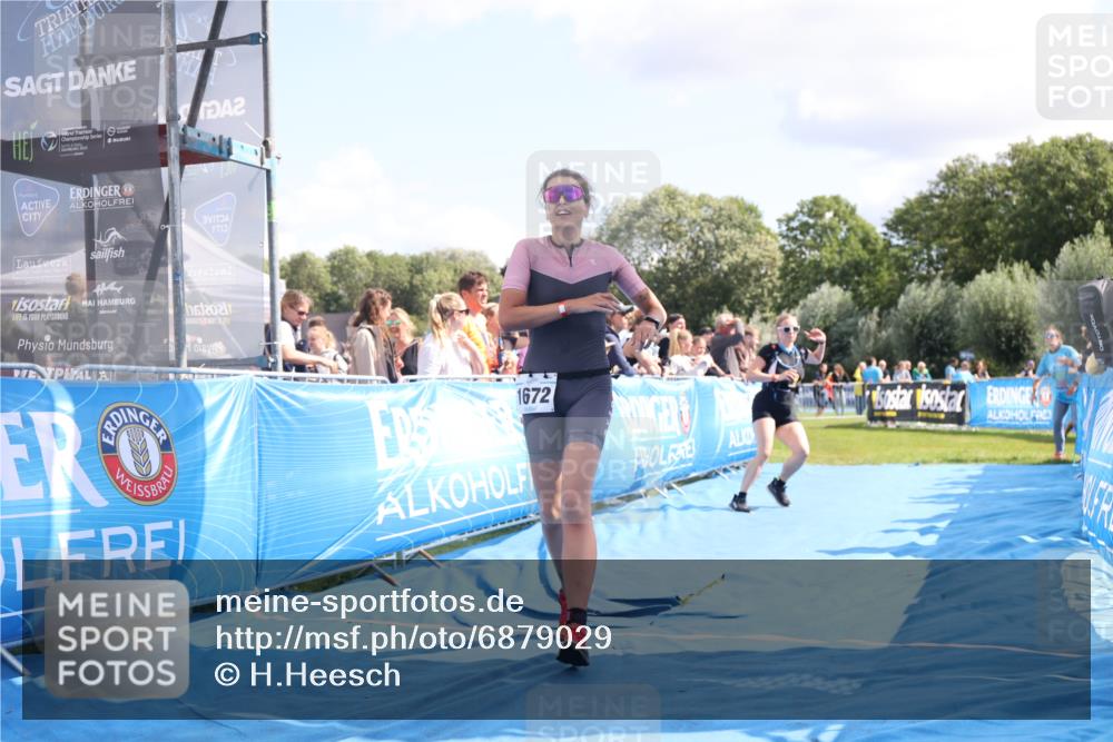 25.08.2024 - Elbe Triathlon Hamburg H.Heesch http://msf.ph/oto/6879029 25.08.2024 11:50:14 Ziel 411, 509, 1672 meine-sportfotos.de