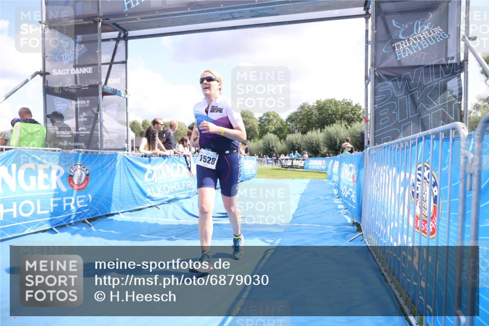 25.08.2024 - Elbe Triathlon Hamburg H.Heesch http://msf.ph/oto/6879030 25.08.2024 12:12:44 Ziel 1528, 1636 meine-sportfotos.de