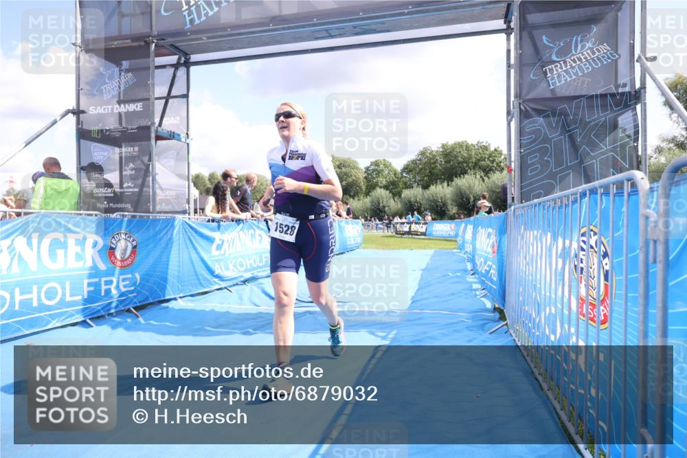25.08.2024 - Elbe Triathlon Hamburg H.Heesch http://msf.ph/oto/6879032 25.08.2024 12:12:44 Ziel 1528, 1636 meine-sportfotos.de