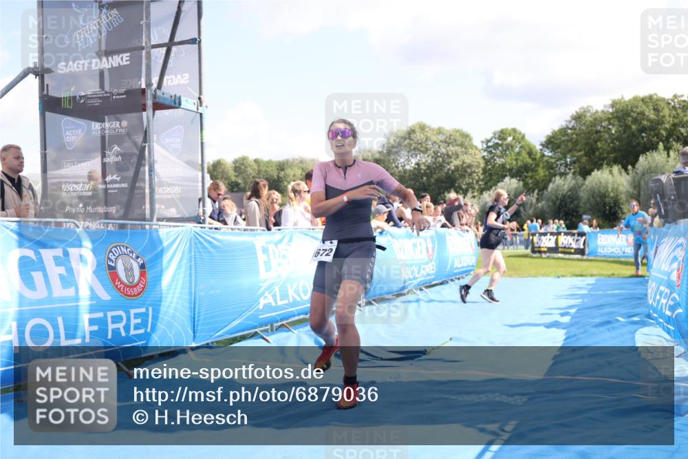25.08.2024 - Elbe Triathlon Hamburg H.Heesch http://msf.ph/oto/6879036 25.08.2024 11:50:14 Ziel 411, 509, 1672 meine-sportfotos.de