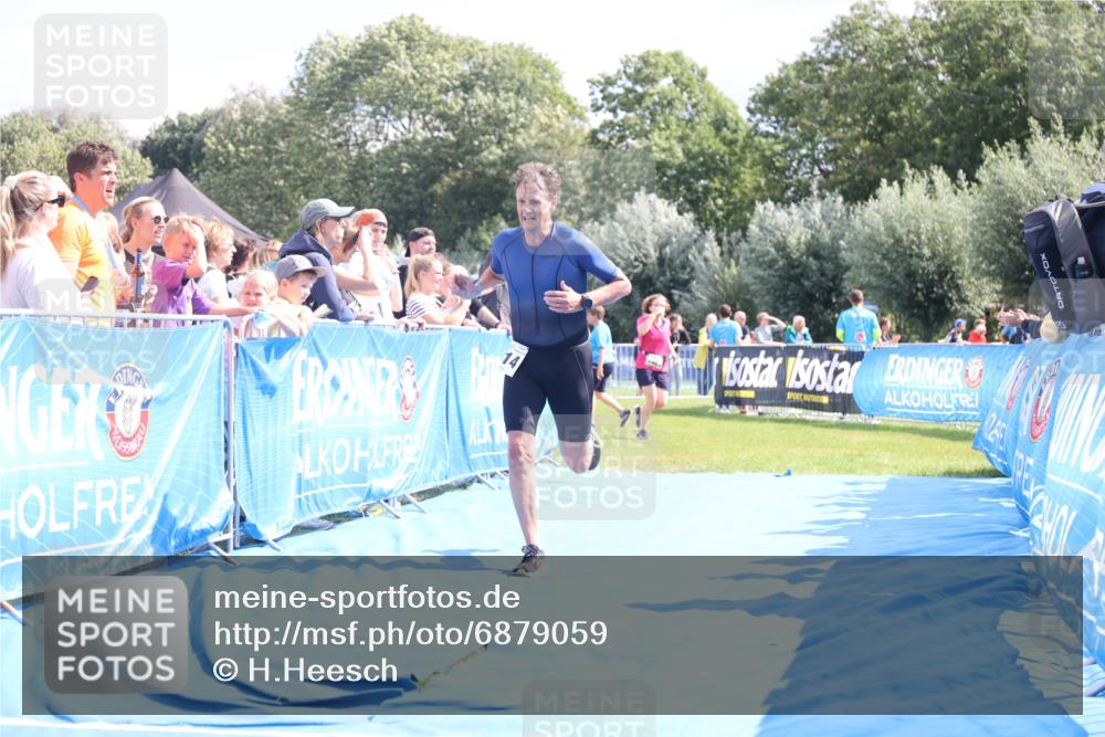 25.08.2024 - Elbe Triathlon Hamburg H.Heesch http://msf.ph/oto/6879059 25.08.2024 11:50:27 Ziel 1414 meine-sportfotos.de