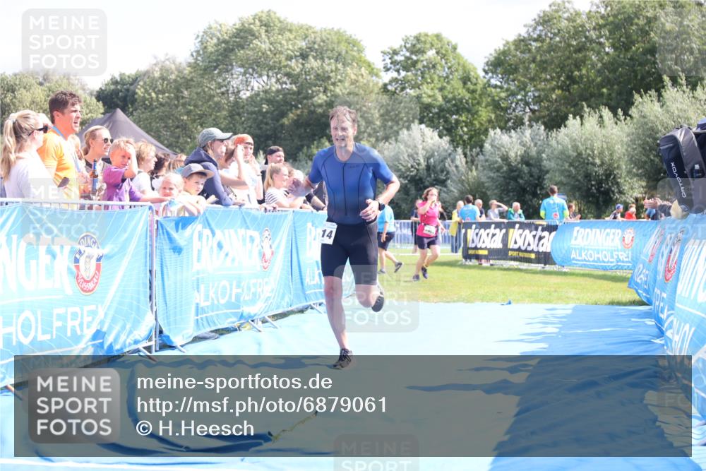 25.08.2024 - Elbe Triathlon Hamburg H.Heesch http://msf.ph/oto/6879061 25.08.2024 11:50:27 Ziel 1414 meine-sportfotos.de