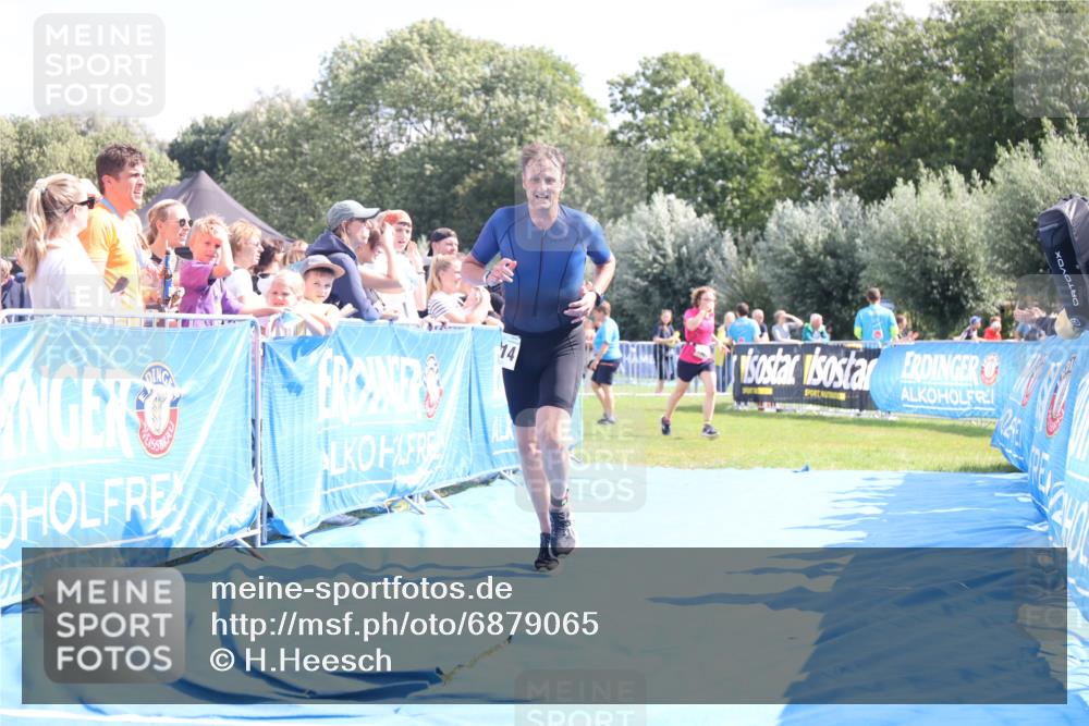 25.08.2024 - Elbe Triathlon Hamburg H.Heesch http://msf.ph/oto/6879065 25.08.2024 11:50:27 Ziel 1414 meine-sportfotos.de