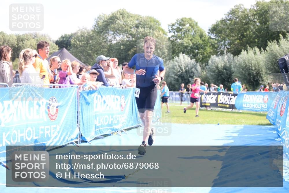 25.08.2024 - Elbe Triathlon Hamburg H.Heesch http://msf.ph/oto/6879068 25.08.2024 11:50:27 Ziel 1414 meine-sportfotos.de