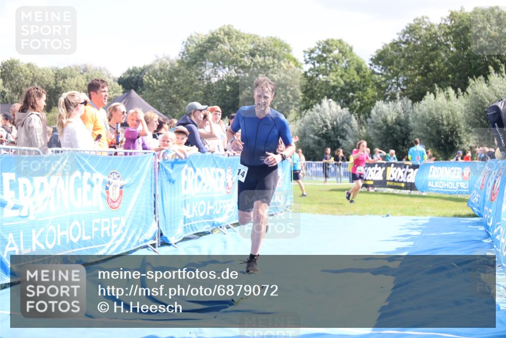 25.08.2024 - Elbe Triathlon Hamburg H.Heesch http://msf.ph/oto/6879072 25.08.2024 11:50:27 Ziel 1414 meine-sportfotos.de