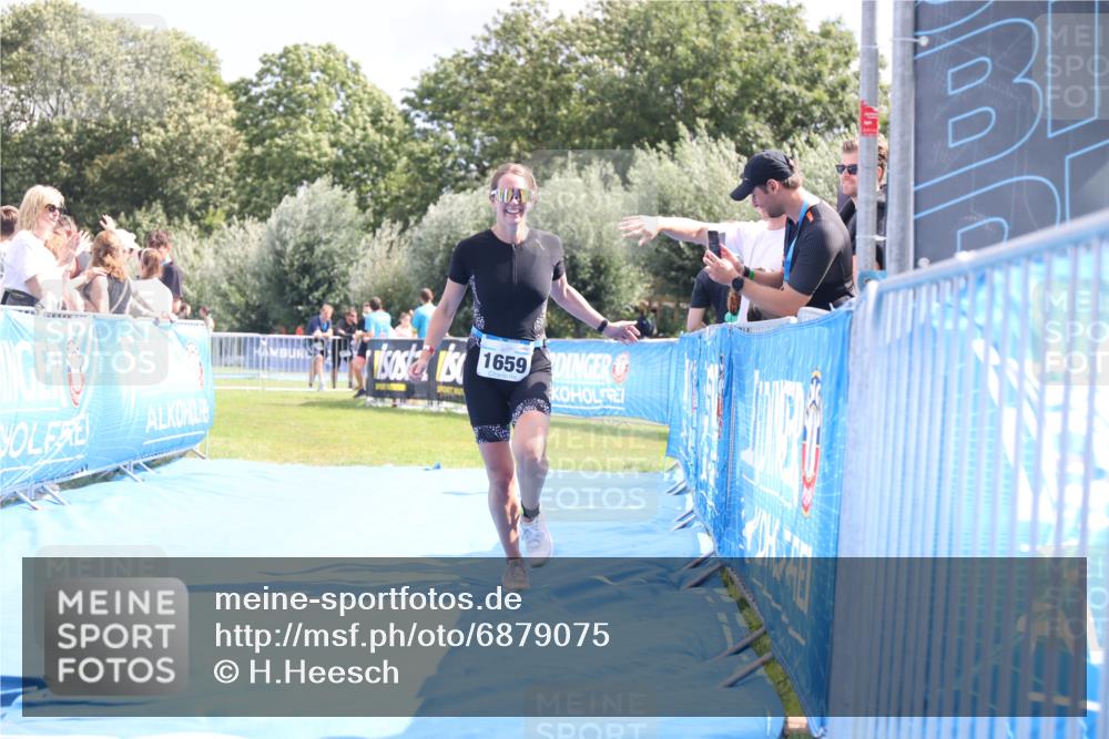 25.08.2024 - Elbe Triathlon Hamburg H.Heesch http://msf.ph/oto/6879075 25.08.2024 12:13:38 Ziel 1659 meine-sportfotos.de