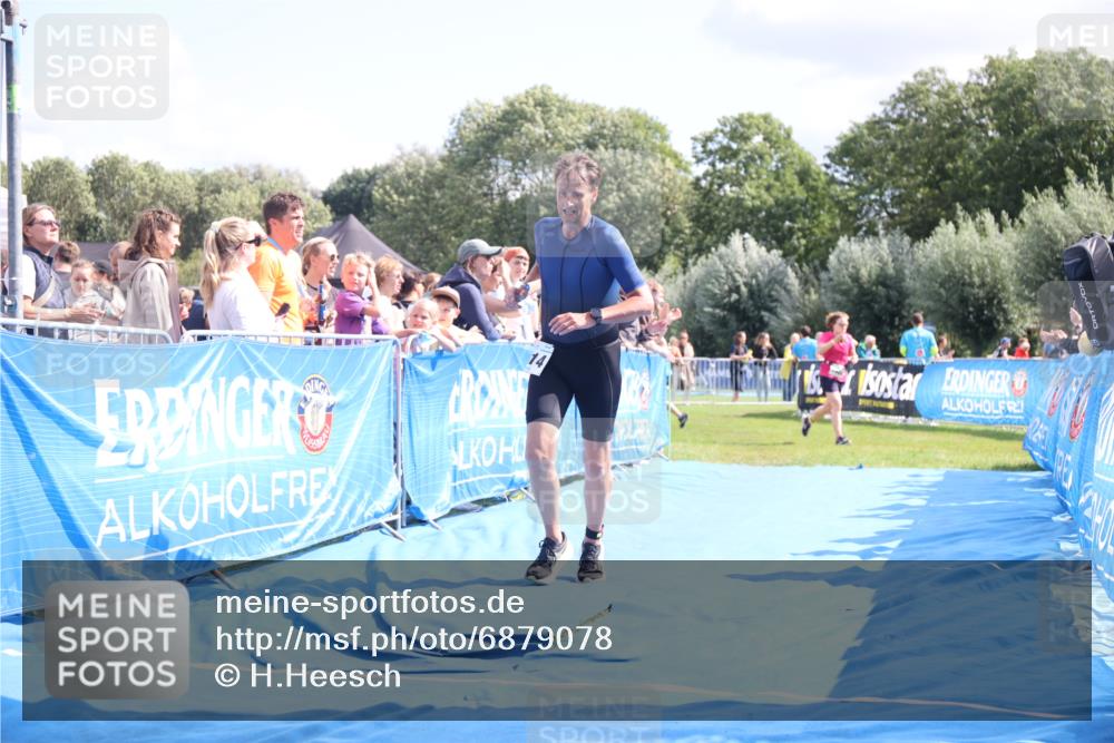 25.08.2024 - Elbe Triathlon Hamburg H.Heesch http://msf.ph/oto/6879078 25.08.2024 11:50:27 Ziel 1414 meine-sportfotos.de
