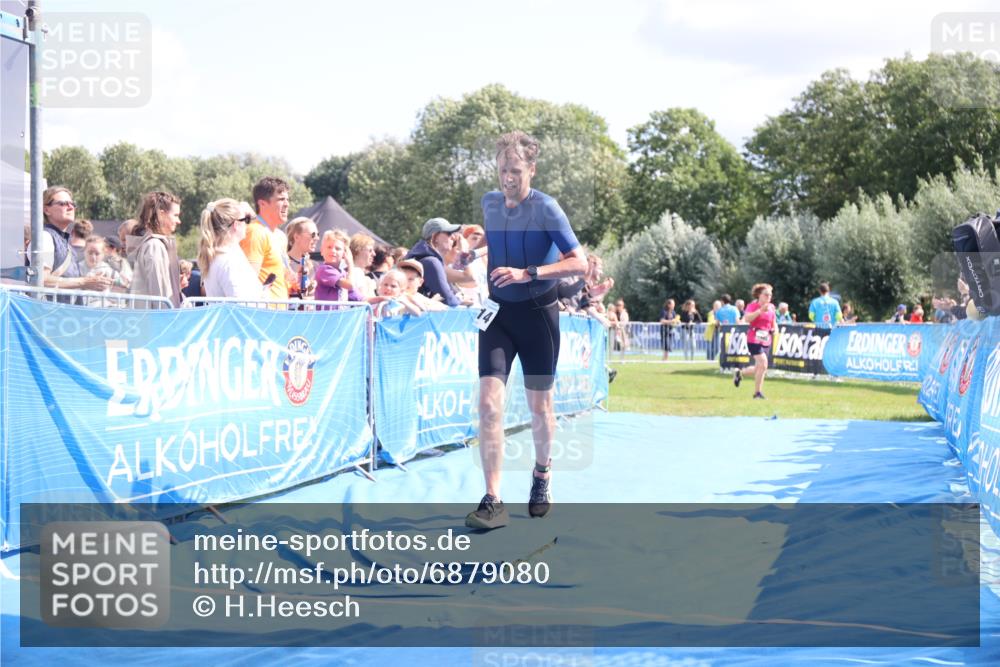 25.08.2024 - Elbe Triathlon Hamburg H.Heesch http://msf.ph/oto/6879080 25.08.2024 11:50:27 Ziel 1414 meine-sportfotos.de