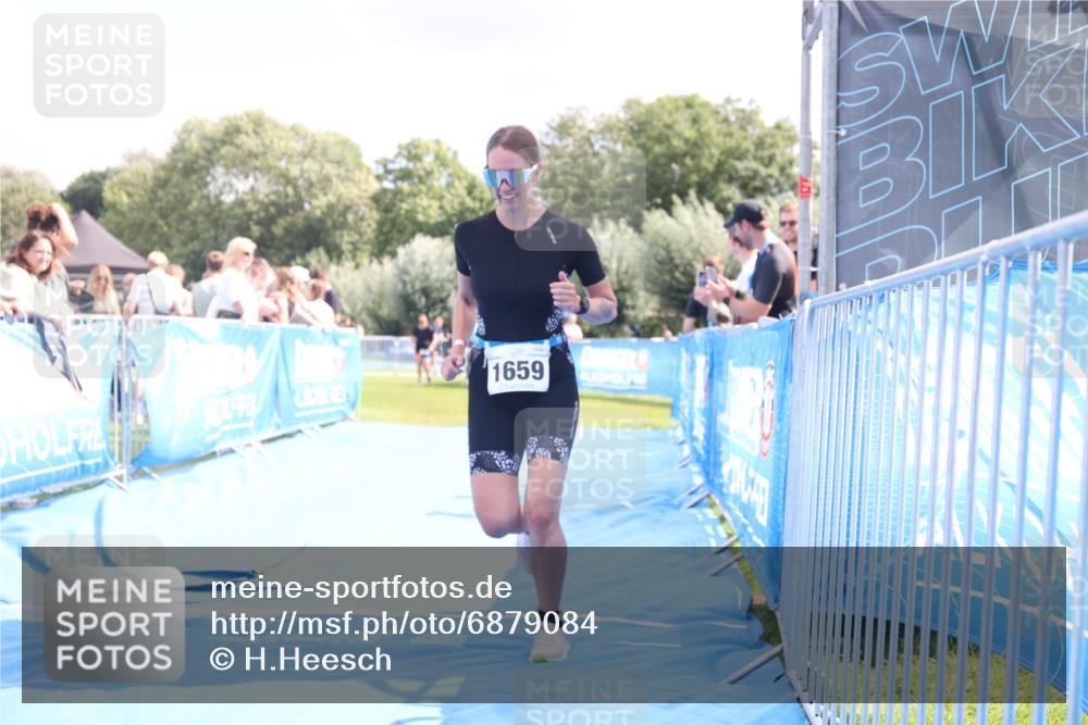 25.08.2024 - Elbe Triathlon Hamburg H.Heesch http://msf.ph/oto/6879084 25.08.2024 12:13:39 Ziel 1659 meine-sportfotos.de