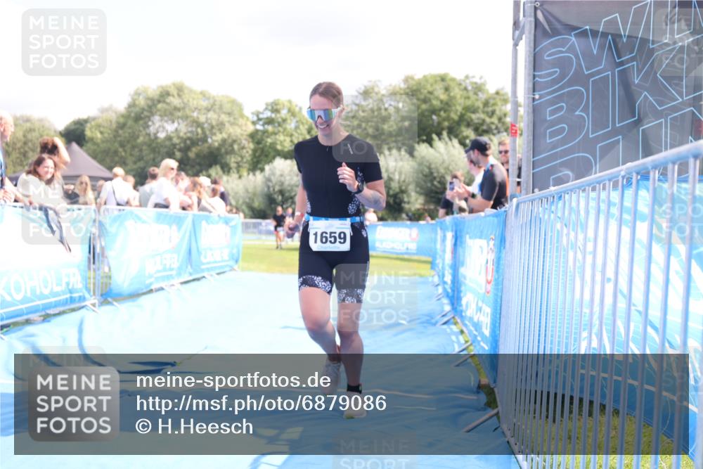 25.08.2024 - Elbe Triathlon Hamburg H.Heesch http://msf.ph/oto/6879086 25.08.2024 12:13:39 Ziel 1659 meine-sportfotos.de