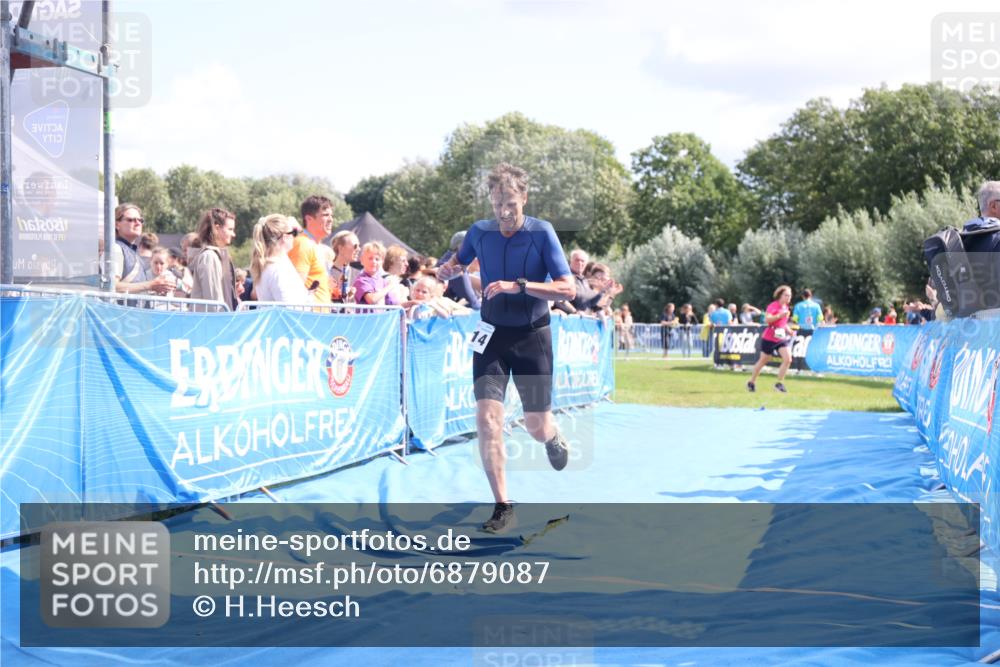 25.08.2024 - Elbe Triathlon Hamburg H.Heesch http://msf.ph/oto/6879087 25.08.2024 11:50:27 Ziel 1414 meine-sportfotos.de