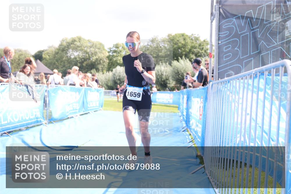 25.08.2024 - Elbe Triathlon Hamburg H.Heesch http://msf.ph/oto/6879088 25.08.2024 12:13:39 Ziel 1659 meine-sportfotos.de