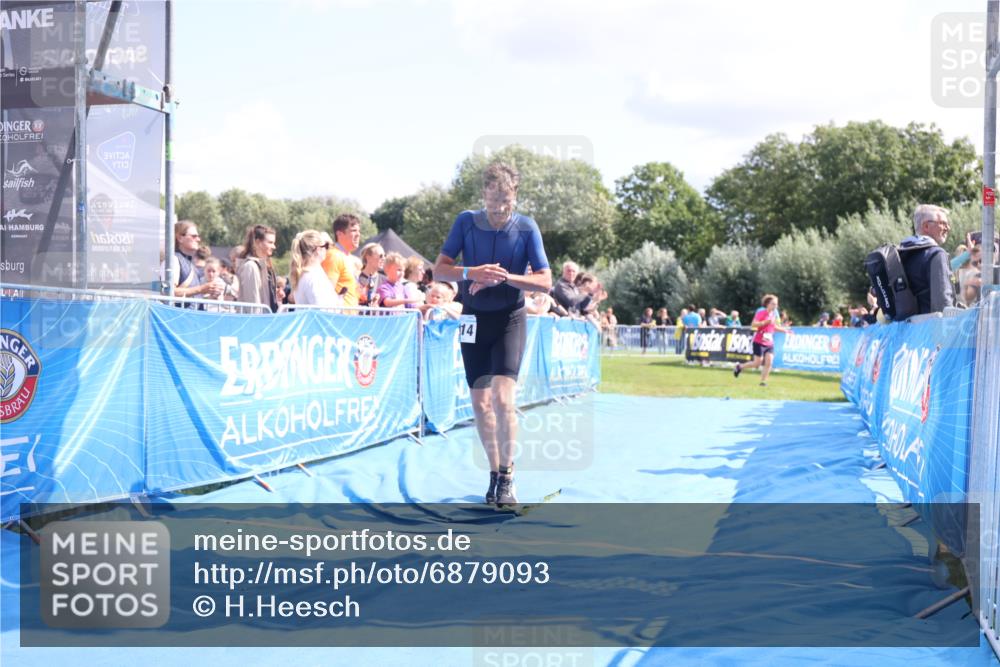 25.08.2024 - Elbe Triathlon Hamburg H.Heesch http://msf.ph/oto/6879093 25.08.2024 11:50:28 Ziel 1414 meine-sportfotos.de