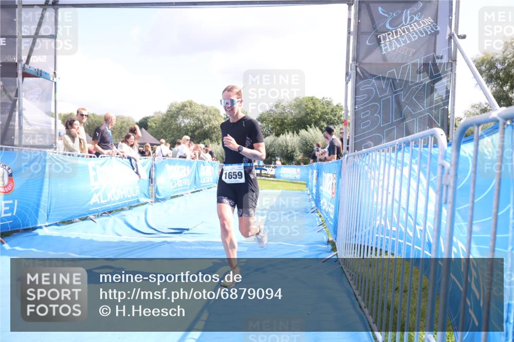 25.08.2024 - Elbe Triathlon Hamburg H.Heesch http://msf.ph/oto/6879094 25.08.2024 12:13:39 Ziel 1659 meine-sportfotos.de