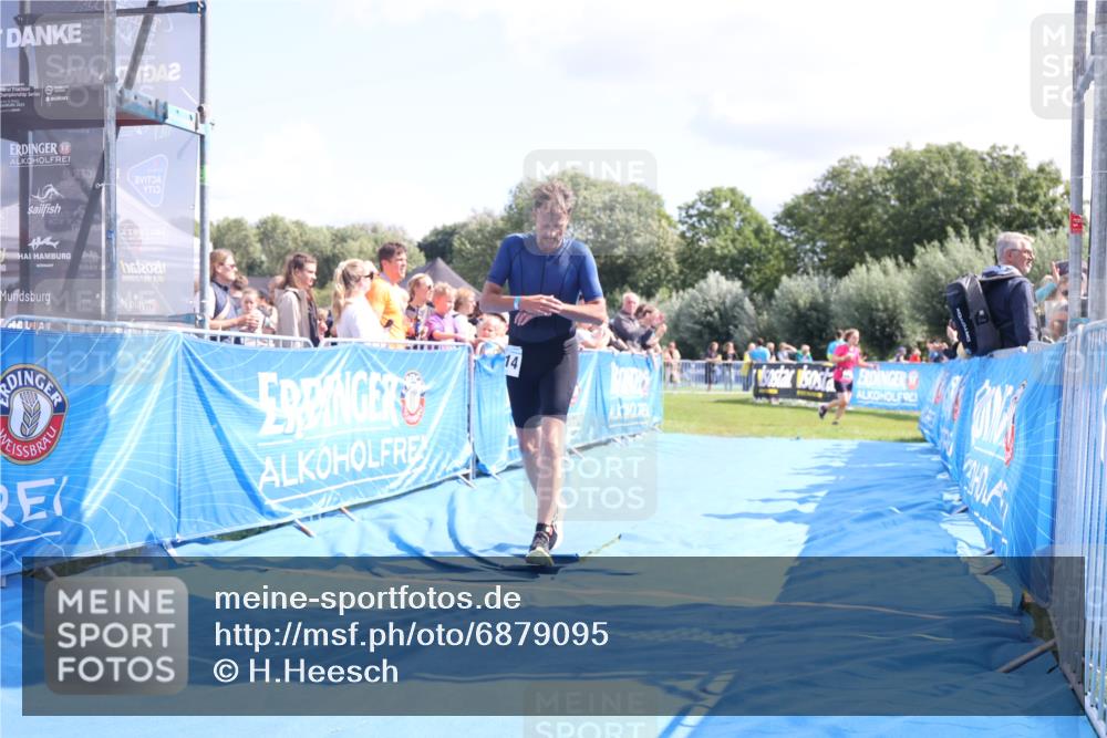 25.08.2024 - Elbe Triathlon Hamburg H.Heesch http://msf.ph/oto/6879095 25.08.2024 11:50:28 Ziel 1414 meine-sportfotos.de