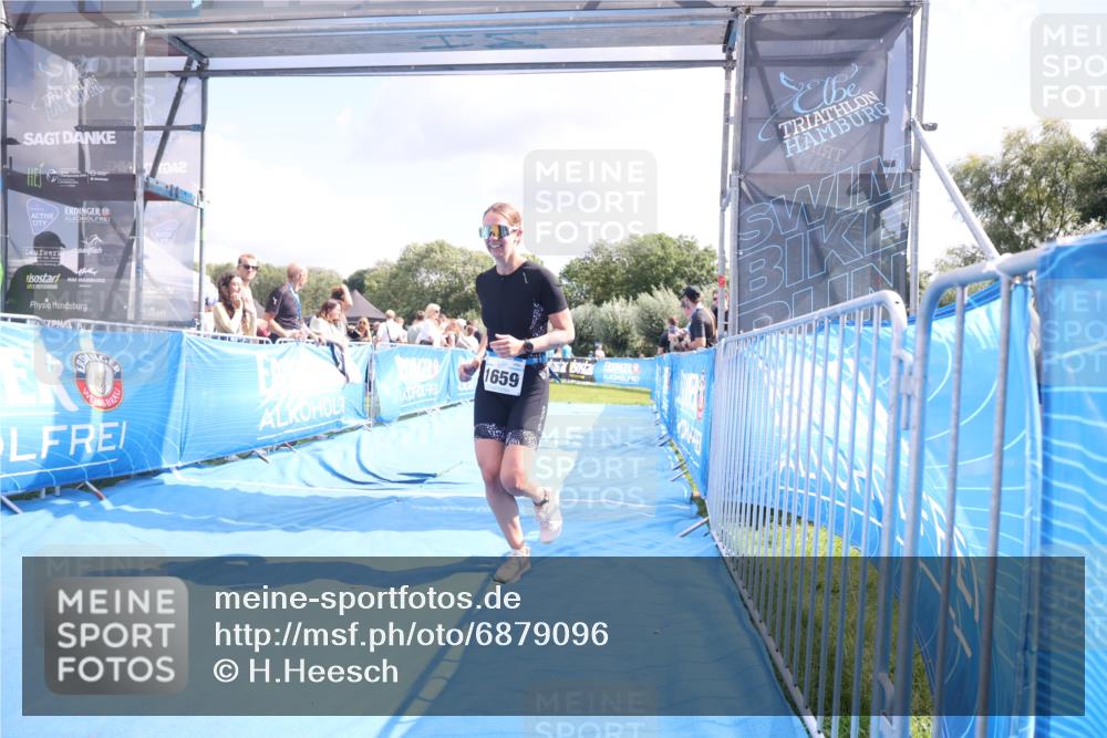 25.08.2024 - Elbe Triathlon Hamburg H.Heesch http://msf.ph/oto/6879096 25.08.2024 12:13:39 Ziel 1659 meine-sportfotos.de