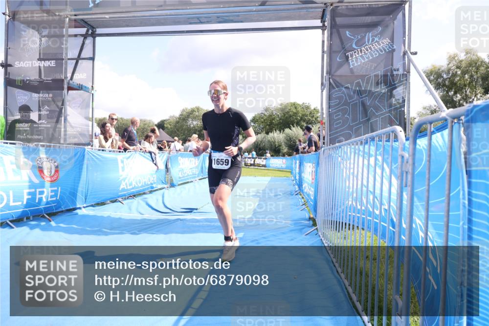 25.08.2024 - Elbe Triathlon Hamburg H.Heesch http://msf.ph/oto/6879098 25.08.2024 12:13:40 Ziel 1659 meine-sportfotos.de