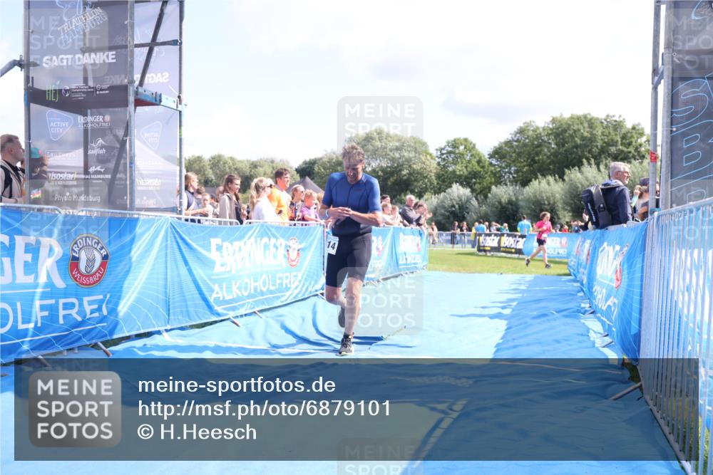 25.08.2024 - Elbe Triathlon Hamburg H.Heesch http://msf.ph/oto/6879101 25.08.2024 11:50:28 Ziel 1414 meine-sportfotos.de