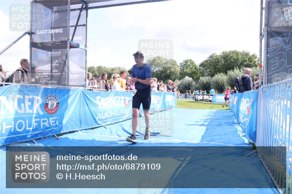 25.08.2024 - Elbe Triathlon Hamburg H.Heesch http://msf.ph/oto/6879109 25.08.2024 11:50:28 Ziel 1414 meine-sportfotos.de