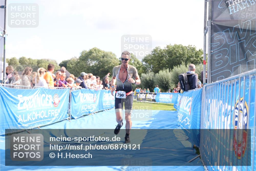 25.08.2024 - Elbe Triathlon Hamburg H.Heesch http://msf.ph/oto/6879121 25.08.2024 11:50:41 Ziel 790, 1502 meine-sportfotos.de