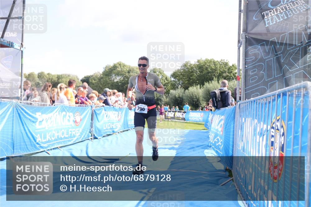 25.08.2024 - Elbe Triathlon Hamburg H.Heesch http://msf.ph/oto/6879128 25.08.2024 11:50:41 Ziel 790, 1502 meine-sportfotos.de