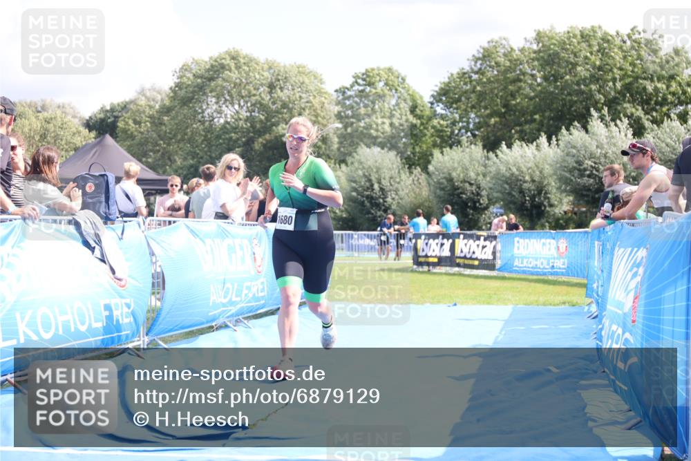 25.08.2024 - Elbe Triathlon Hamburg H.Heesch http://msf.ph/oto/6879129 25.08.2024 12:13:58 Ziel 1680 meine-sportfotos.de