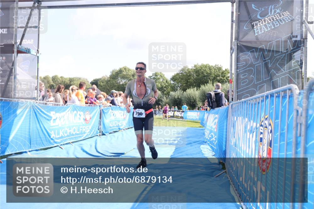 25.08.2024 - Elbe Triathlon Hamburg H.Heesch http://msf.ph/oto/6879134 25.08.2024 11:50:41 Ziel 790, 1502 meine-sportfotos.de