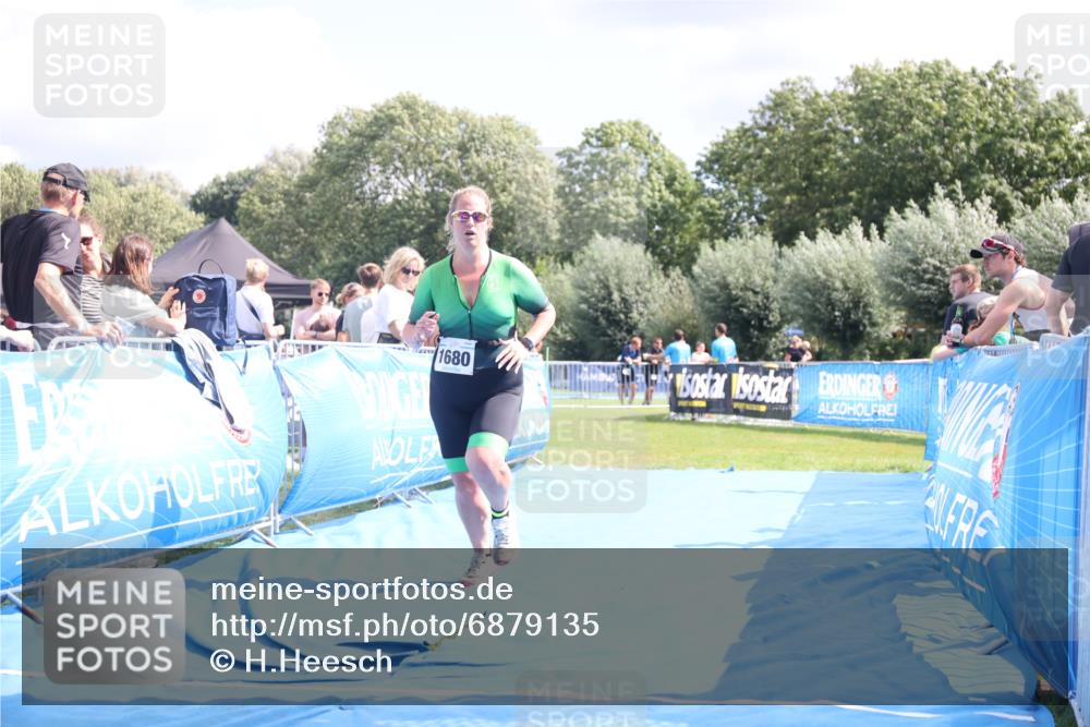 25.08.2024 - Elbe Triathlon Hamburg H.Heesch http://msf.ph/oto/6879135 25.08.2024 12:13:58 Ziel 1680 meine-sportfotos.de