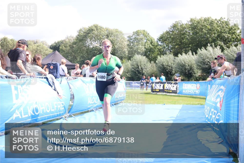 25.08.2024 - Elbe Triathlon Hamburg H.Heesch http://msf.ph/oto/6879138 25.08.2024 12:13:58 Ziel 1680 meine-sportfotos.de