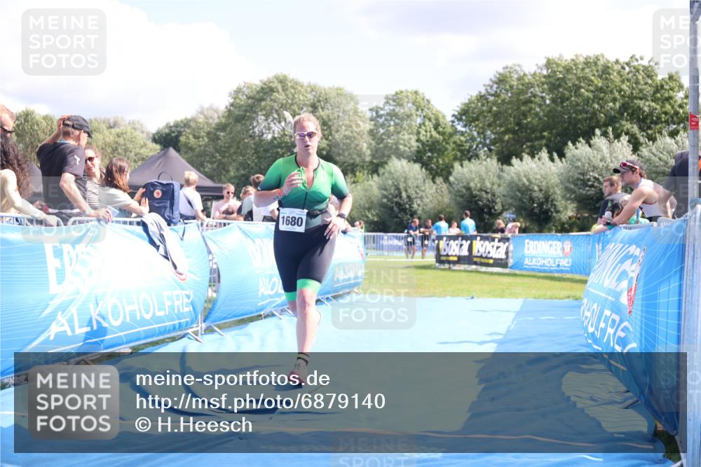 25.08.2024 - Elbe Triathlon Hamburg H.Heesch http://msf.ph/oto/6879140 25.08.2024 12:13:59 Ziel 1680 meine-sportfotos.de